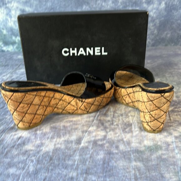 Chanel Black Patent Leather Mules w/ Quilted Cork Heel Sz 7 - Picture 4 of 7